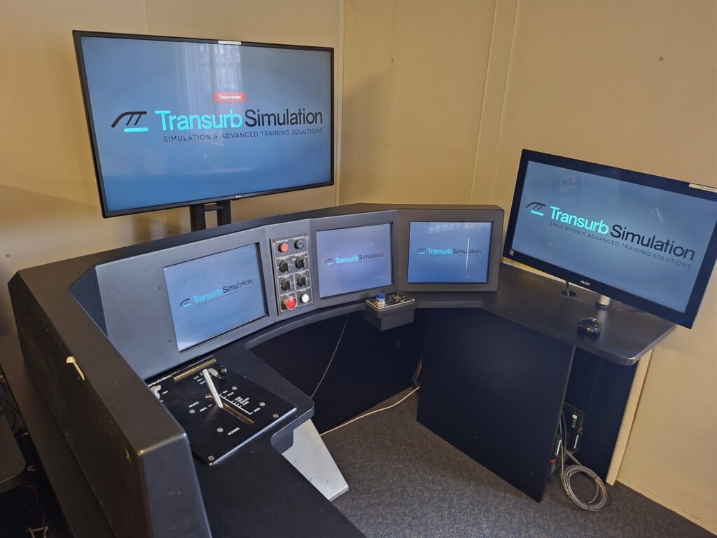 Rail simulator operator console — Transurb Simulation